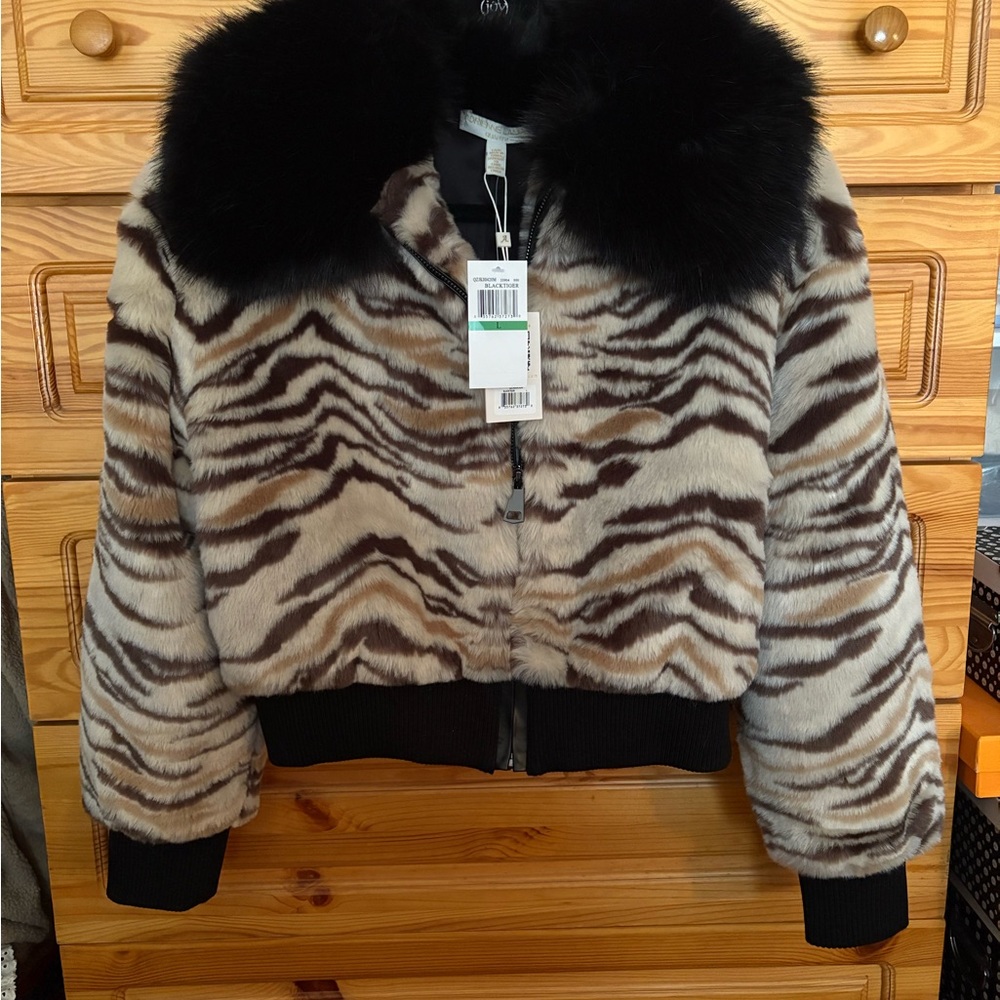 Chic Adrienne Landau Black Tiger Fur Jacket Plush Fur Collar and Cropped NWT